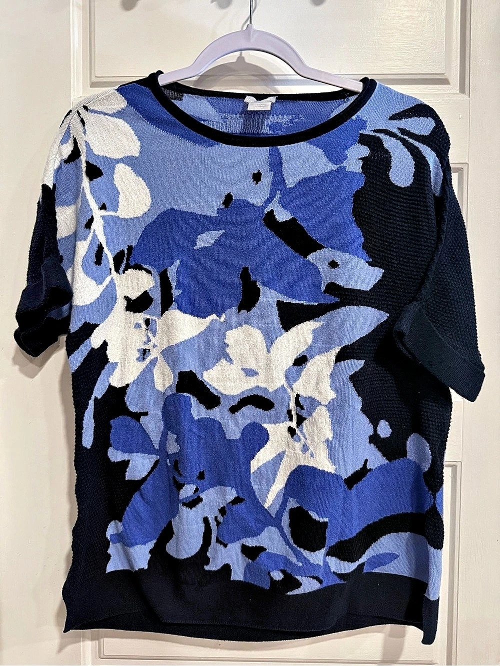 Chico’s Floral Knit Top Size 1 Medium Blue Navy White Short Sleeve Sweater